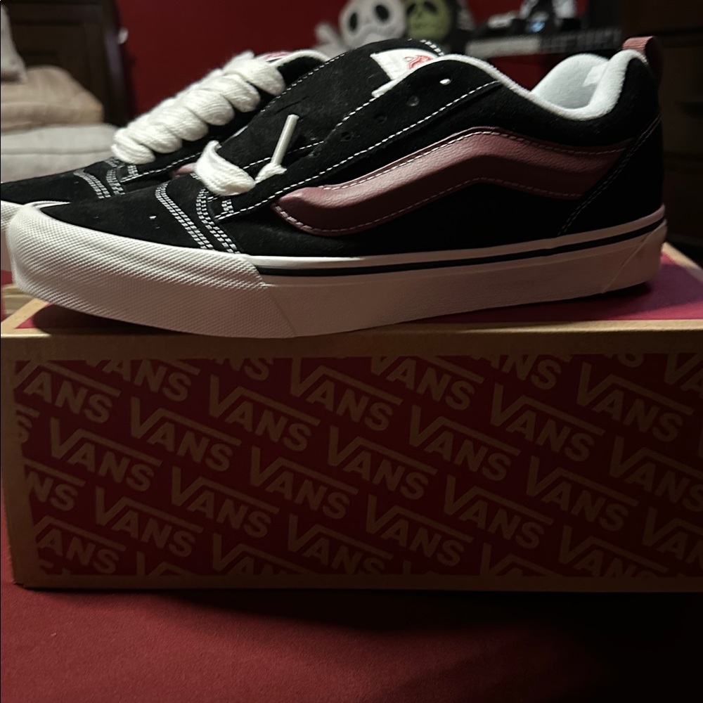 Vans - Picture 2 of 6